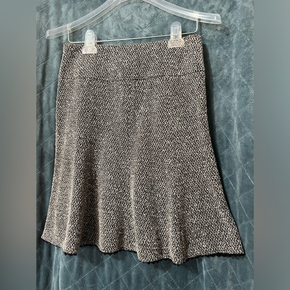 Express Dresses & Skirts - Women's Express Size 0 Pull On Textured Fabric Mini Skirt Black and White